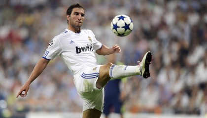 华体会平台|2022年广东足球先生与小姐评选投票正式启动，六位国脚候选人角逐引发热潮