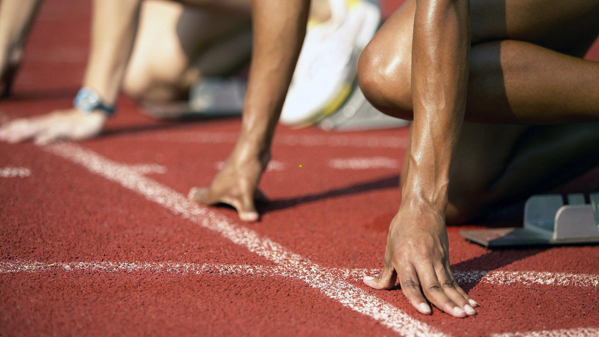 拉维亚开场八分钟伤退引热议，球迷慨叹，他是我见过最易受伤的球员之一