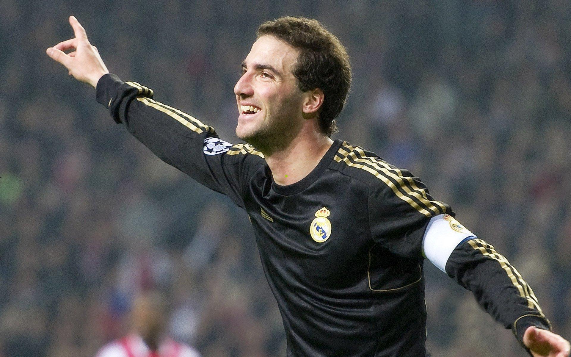 出其不意！米切尔跨越全场精准制导，布莱恩特飞身暴扣点燃赛场